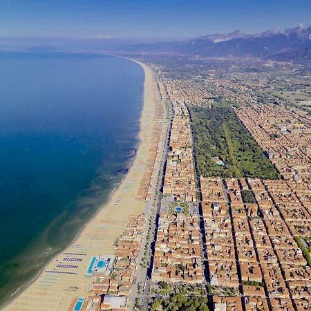 Appartamento Abate Лидо Ди Камайоре Екстериор снимка